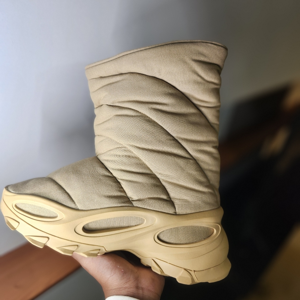 🔥 Adidas Yeezy NSLTD Boot – Khaki 🔥Size: US M 11 👟